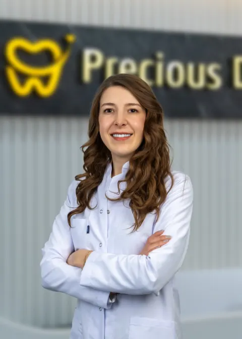 Dt. Şeyda Yılmaz, Aesthetic dentistry at Precious Dental