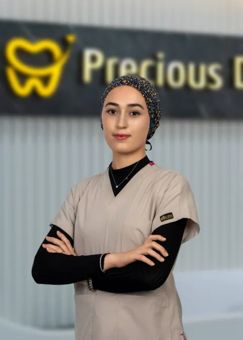 Zeynep Çelik, Dental Assistant